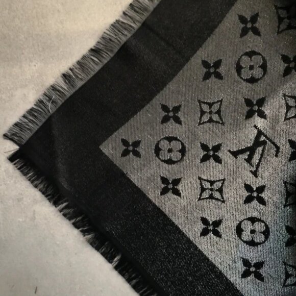 Louis Vuitton Charcoal Monogram Shawl - Picture 6 of 7